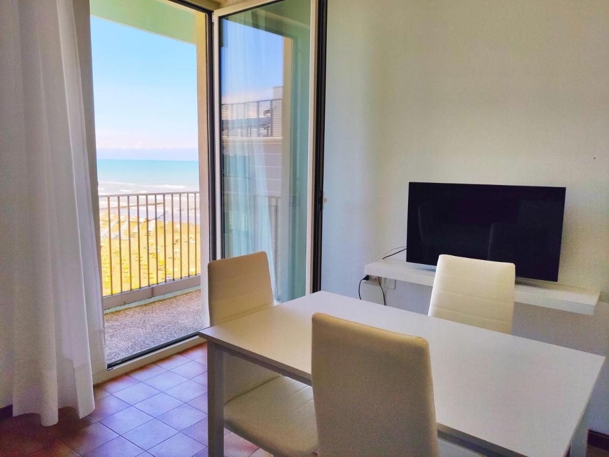 La Torre - Frontemare - Immobil Relax Villa ลิโดดิเยโซโล ภายนอก รูปภาพ